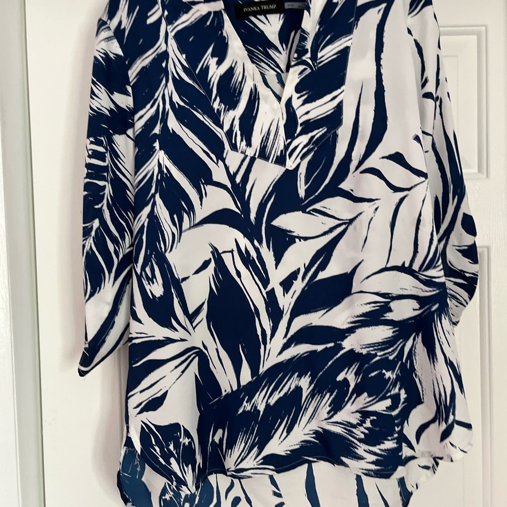 Ivanka Trump Navy and White Patterned Top - Picture 6 of 7